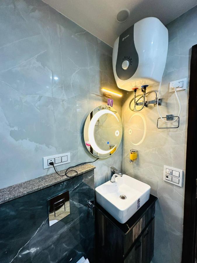 ניו דלהי Hotel Samrat Residency 10 Mints Walking Distance Nizamuddin Railway Station מראה חיצוני תמונה