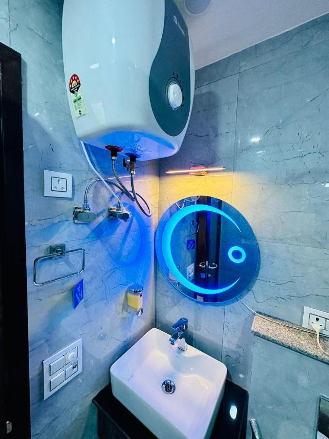 ניו דלהי Hotel Samrat Residency 10 Mints Walking Distance Nizamuddin Railway Station מראה חיצוני תמונה