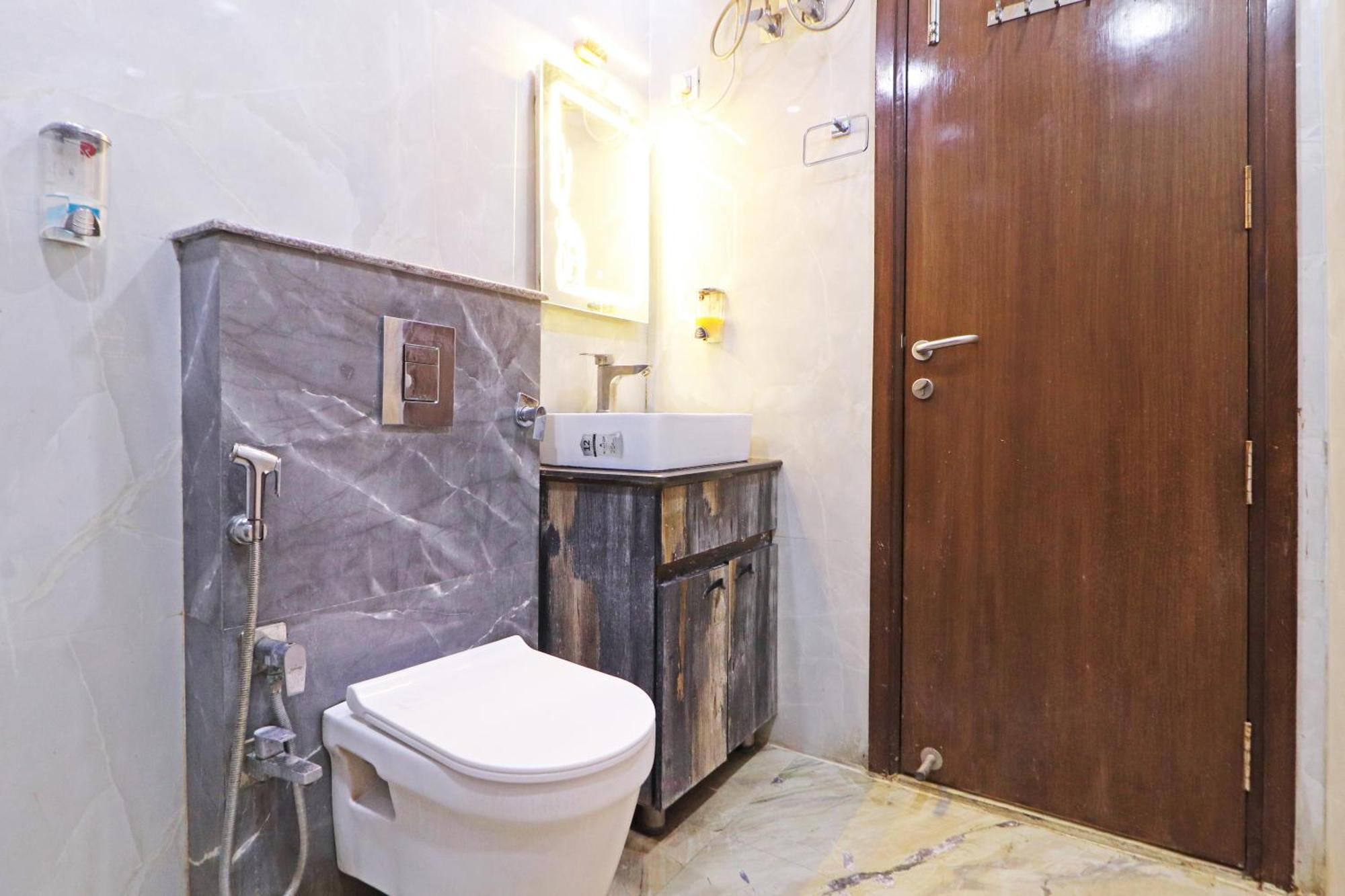 ניו דלהי Hotel Samrat Residency 10 Mints Walking Distance Nizamuddin Railway Station מראה חיצוני תמונה