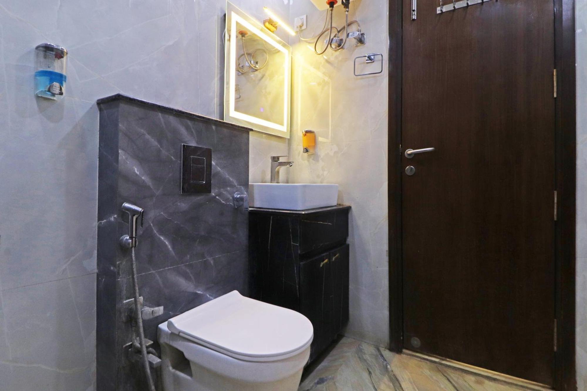 ניו דלהי Hotel Samrat Residency 10 Mints Walking Distance Nizamuddin Railway Station מראה חיצוני תמונה