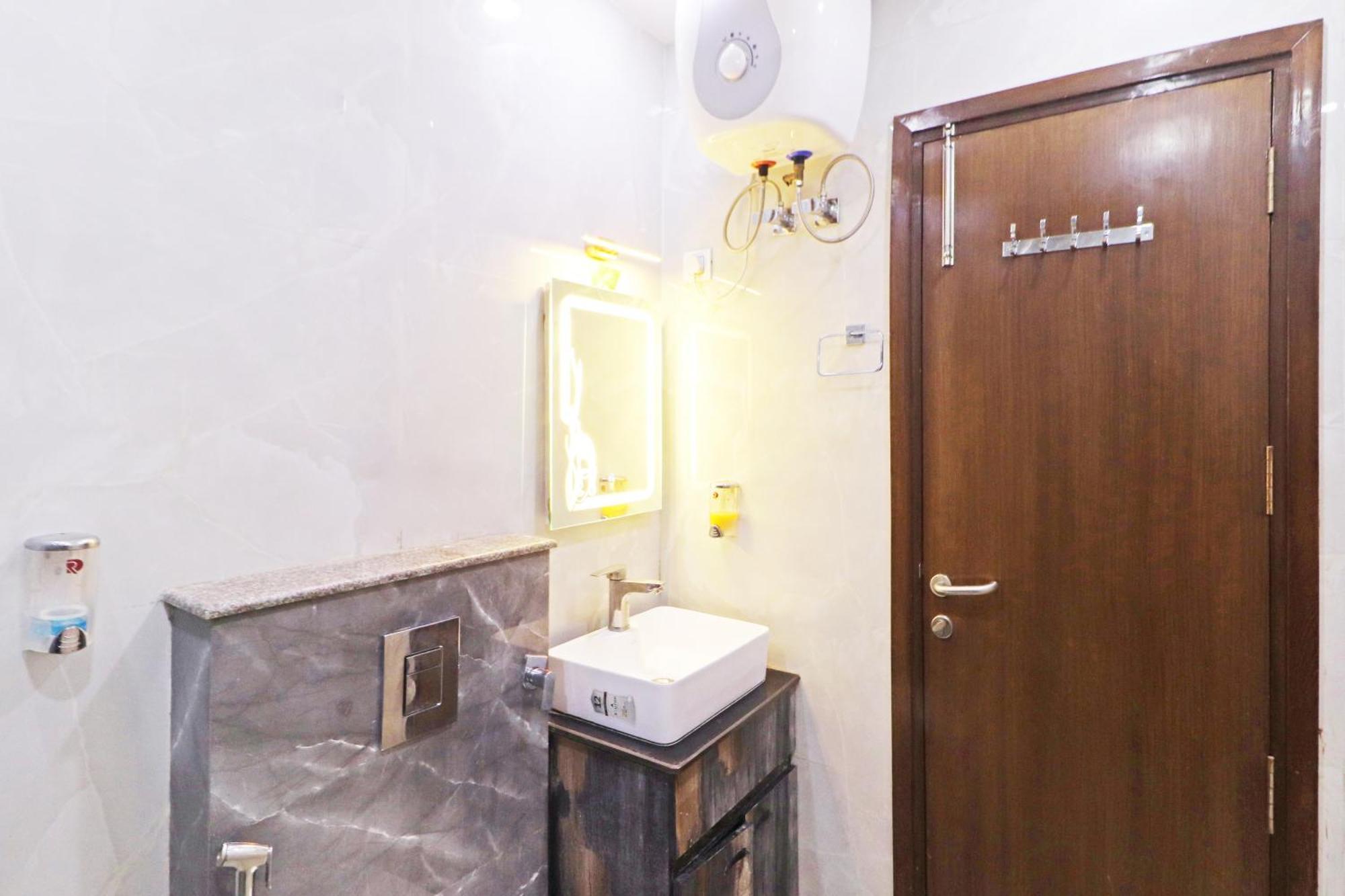 ניו דלהי Hotel Samrat Residency 10 Mints Walking Distance Nizamuddin Railway Station מראה חיצוני תמונה