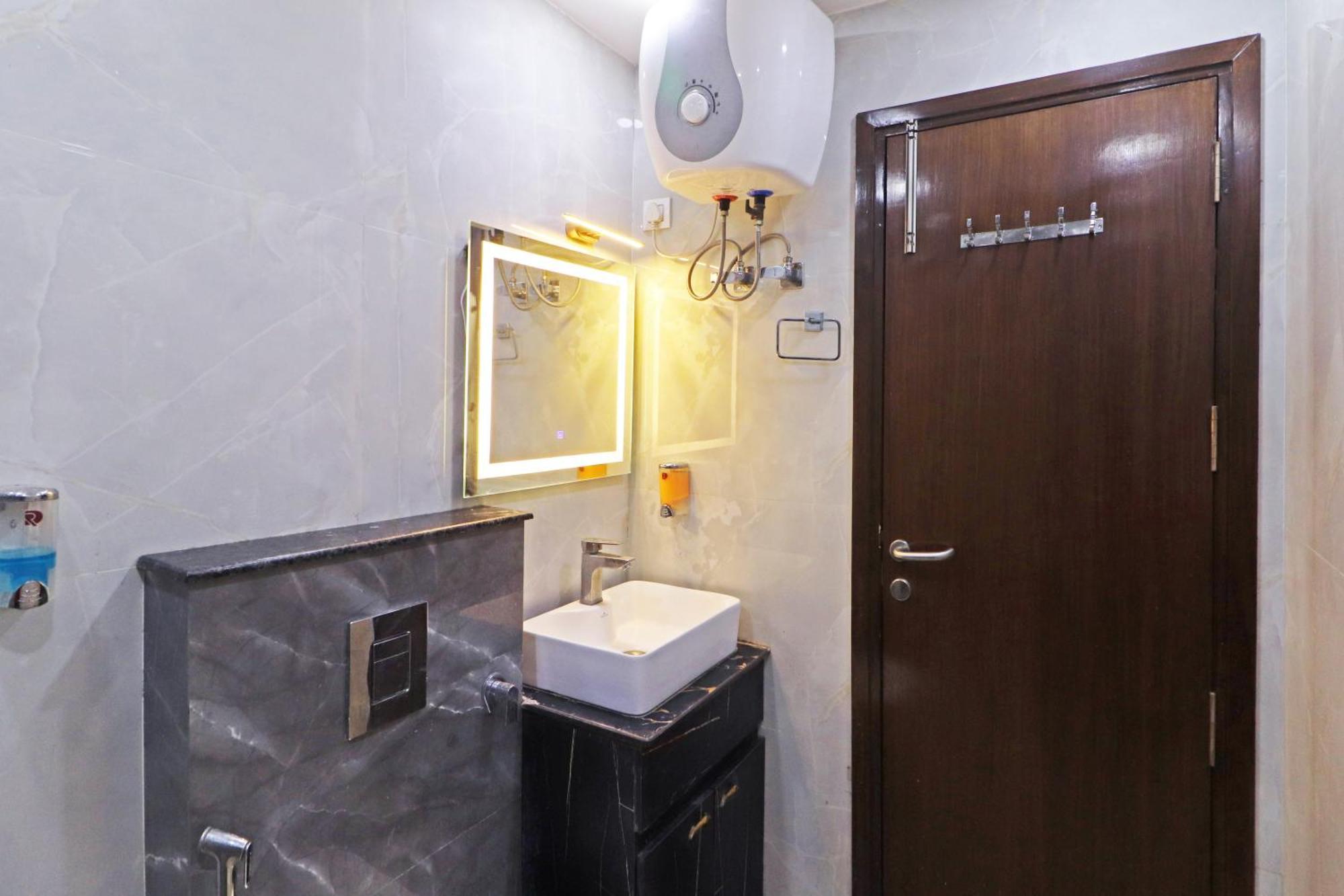 ניו דלהי Hotel Samrat Residency 10 Mints Walking Distance Nizamuddin Railway Station מראה חיצוני תמונה