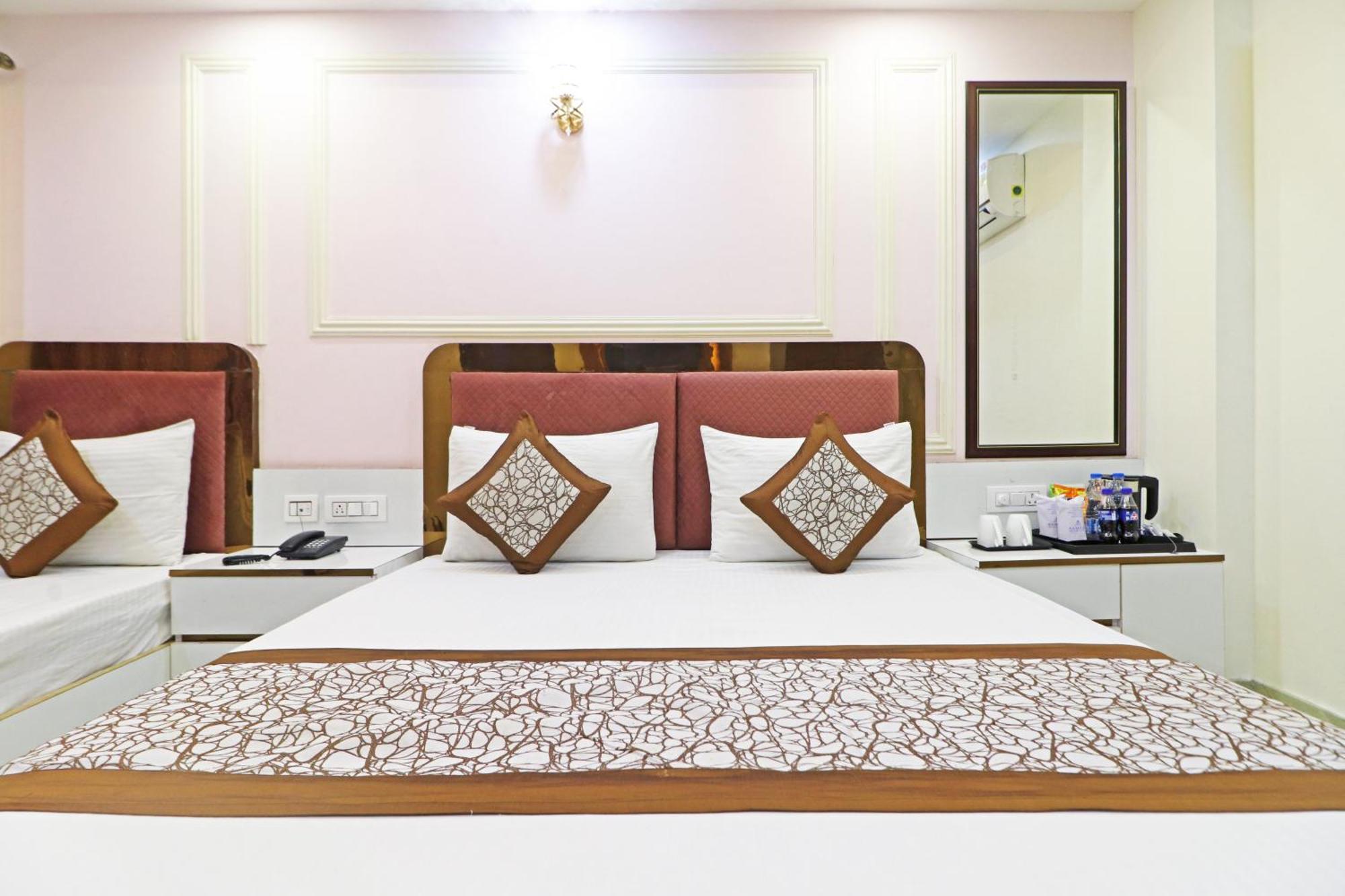 ניו דלהי Hotel Samrat Residency 10 Mints Walking Distance Nizamuddin Railway Station מראה חיצוני תמונה