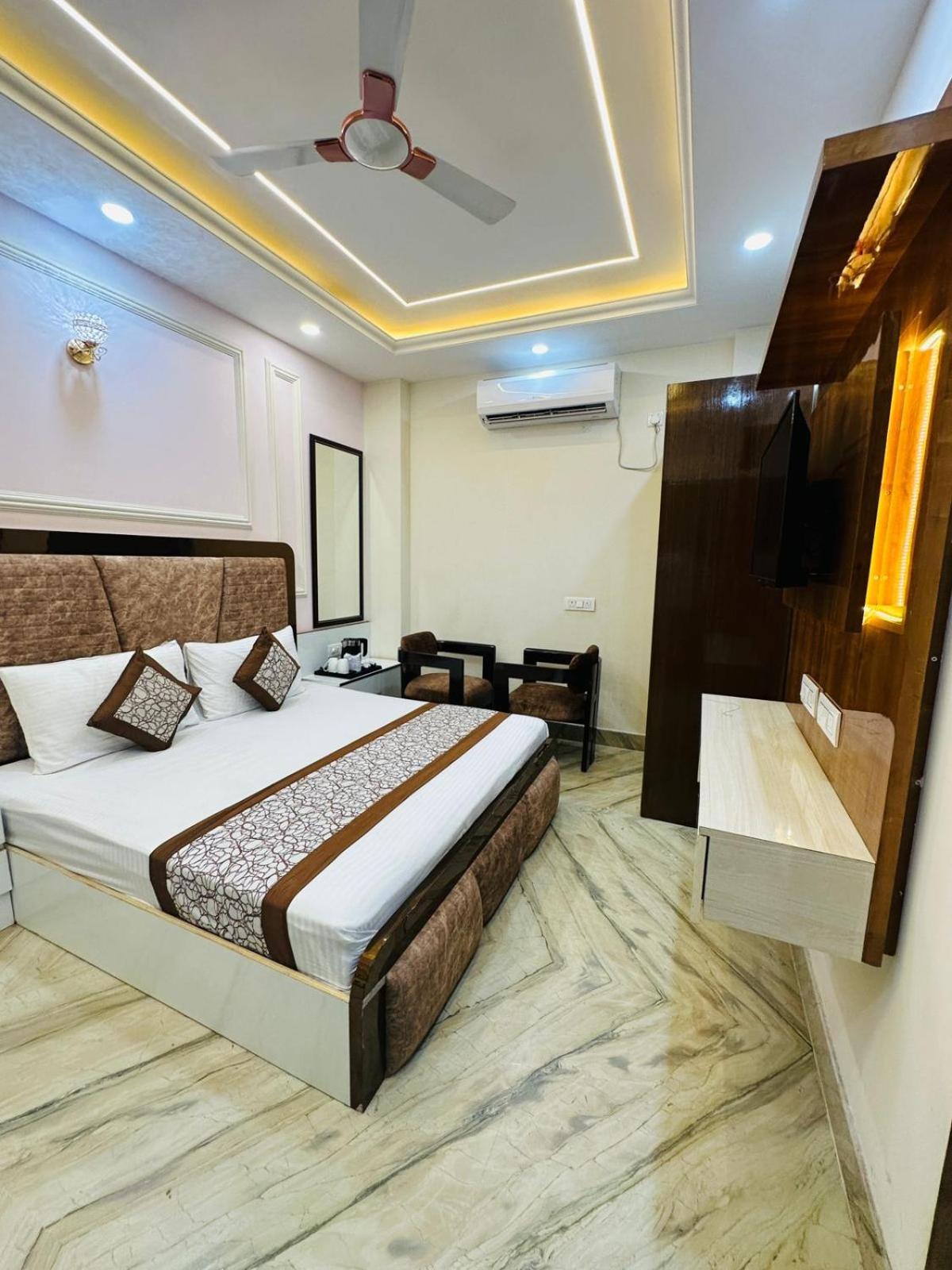ניו דלהי Hotel Samrat Residency 10 Mints Walking Distance Nizamuddin Railway Station מראה חיצוני תמונה
