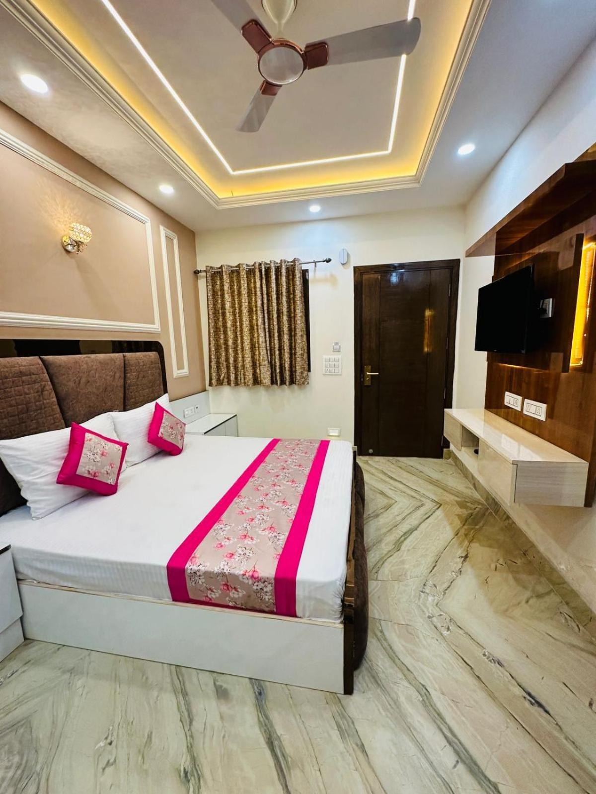 ניו דלהי Hotel Samrat Residency 10 Mints Walking Distance Nizamuddin Railway Station מראה חיצוני תמונה